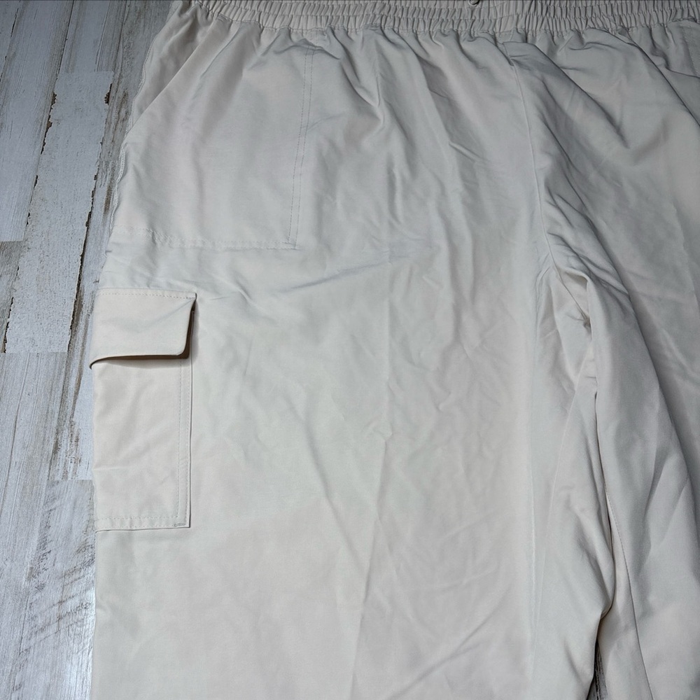 Old Navy Strechtech Lightweight Jogger Womens Cream Cargo Pants 3X & 4X - Picture 11 of 16